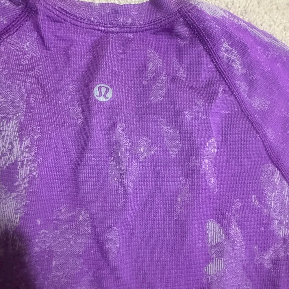 Lululemon Shadow Bloom Moonlit Magenta / Faint Lavender Swiftly Shirt - Picture 5 of 11
